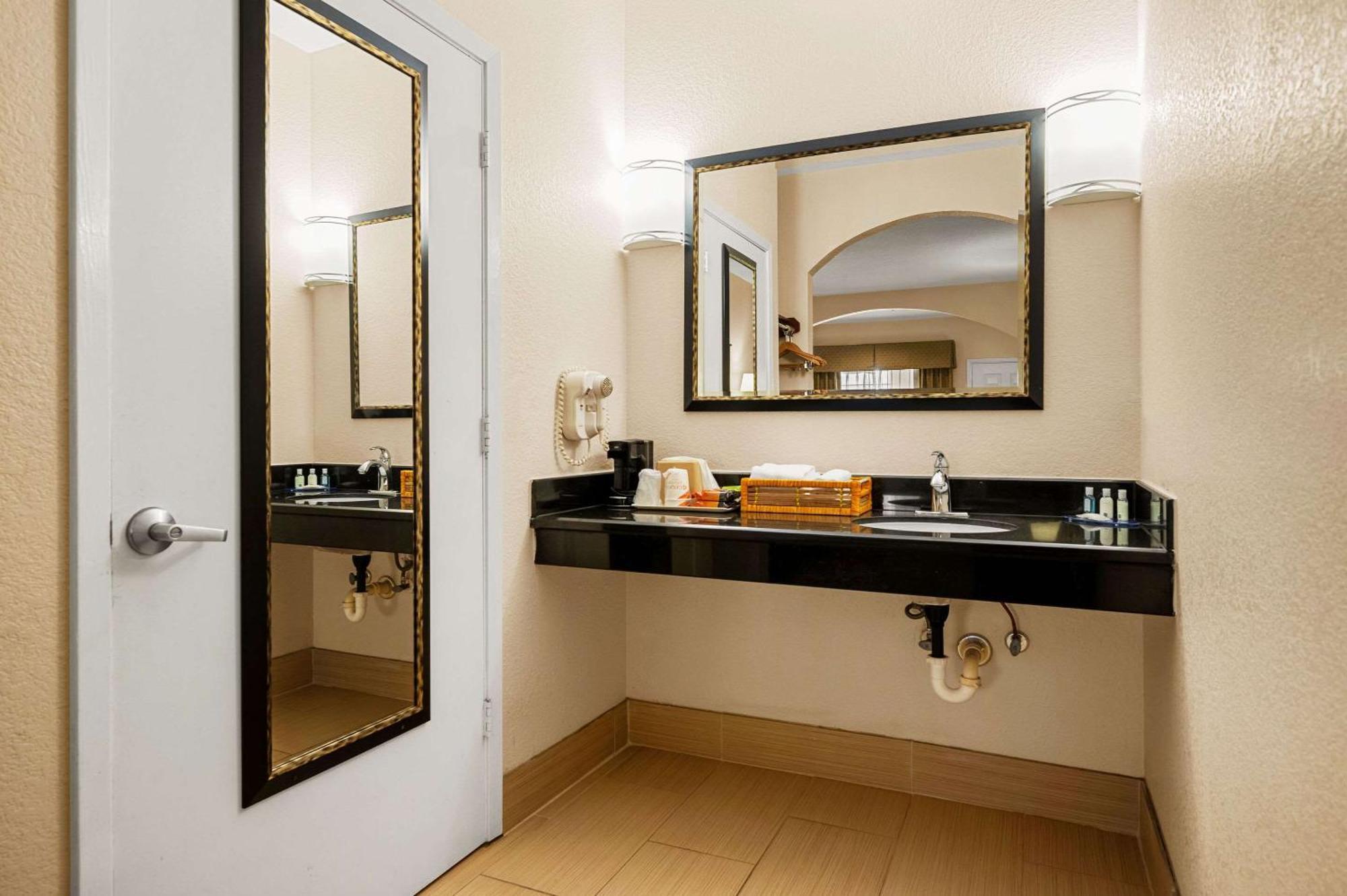 Quality Inn & Suites Cypress Ngoại thất bức ảnh